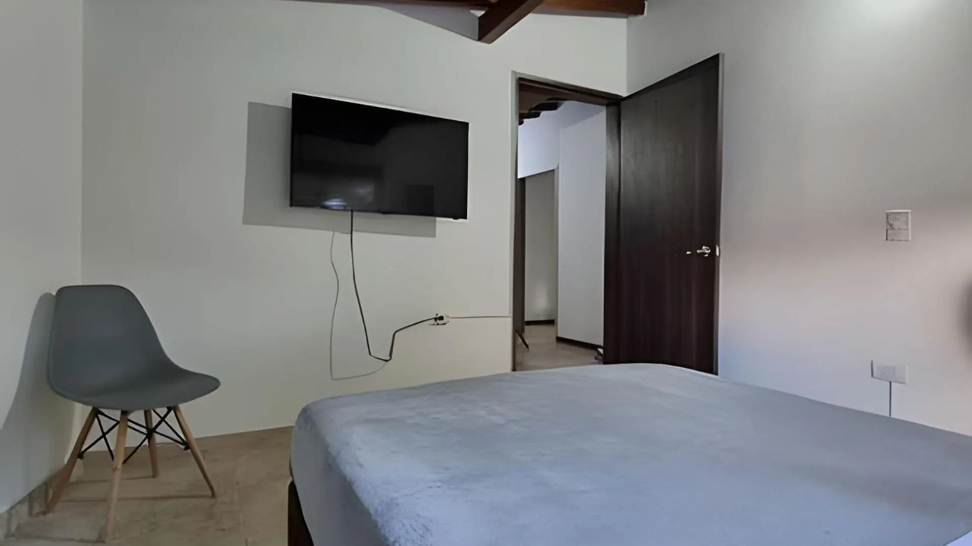 Apartamentos Urban Host En La 70 Medellin Apartment