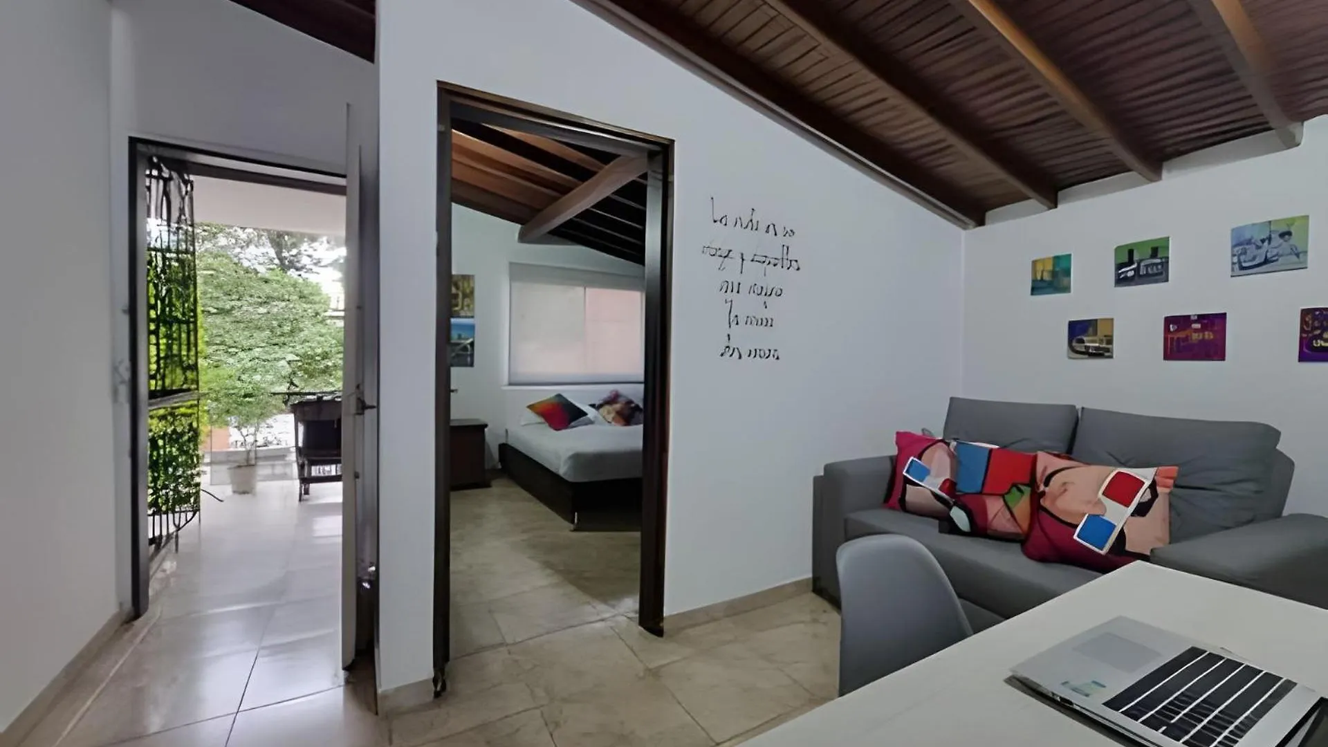 Apartamentos Urban Host En La 70 Medellin