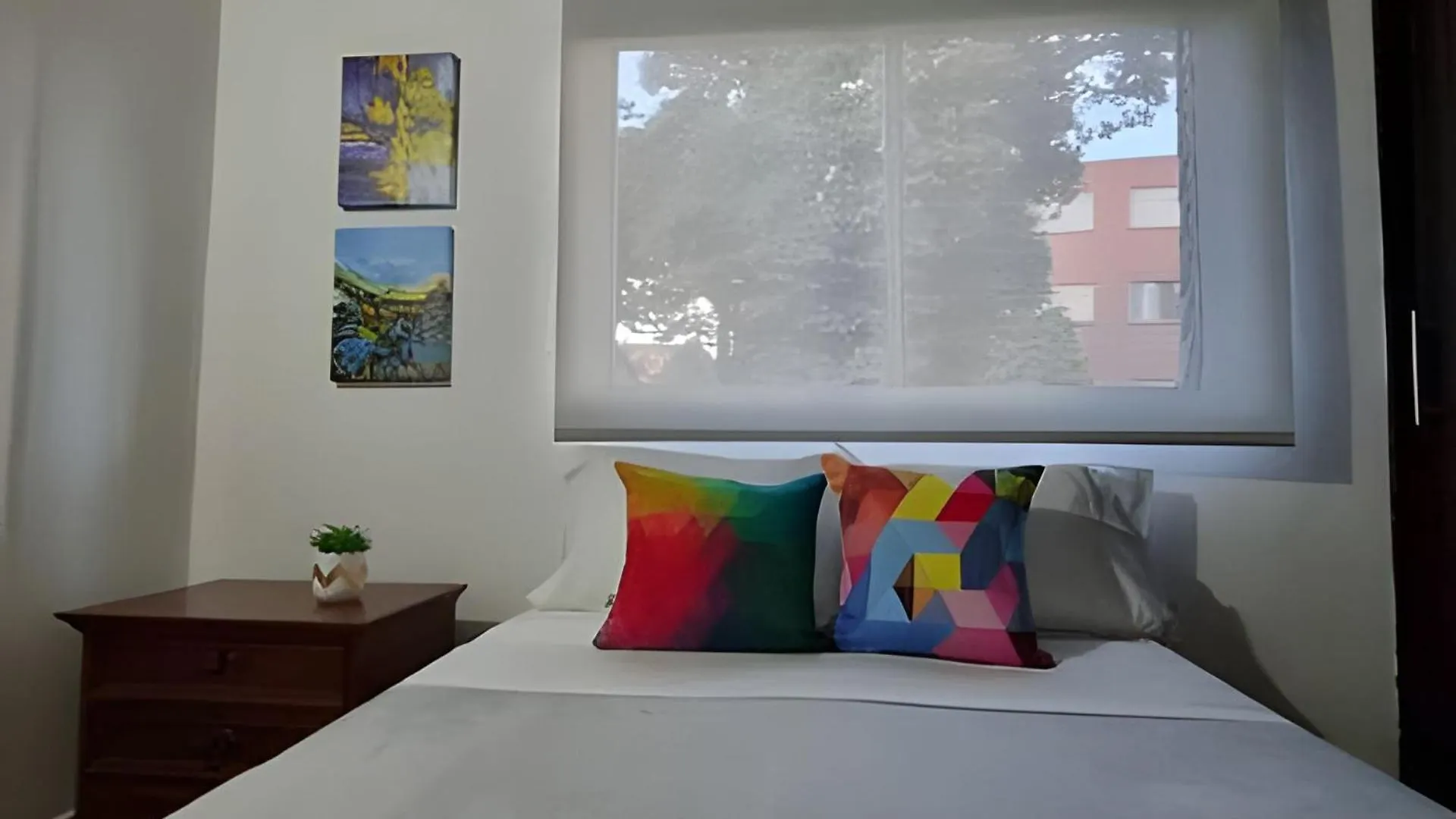 Apartamentos Urban Host En La 70 Medellin