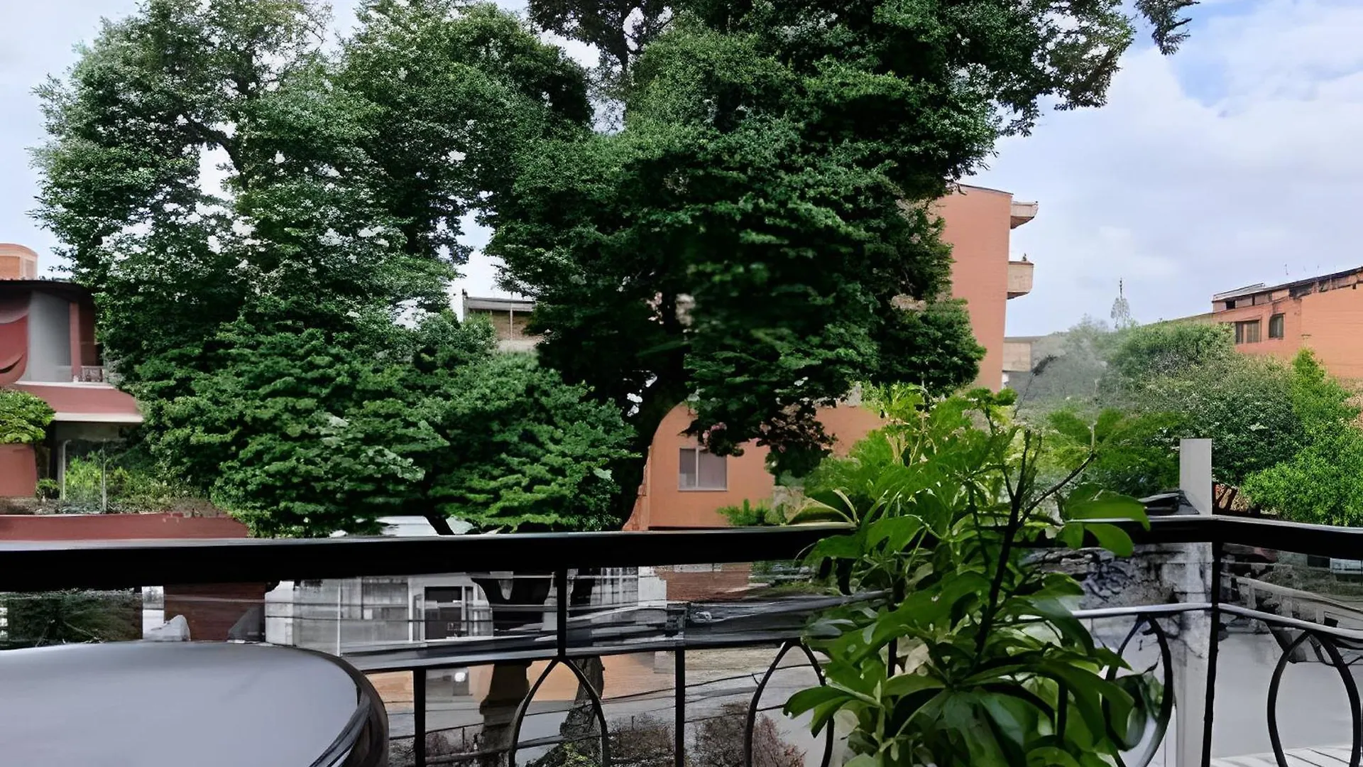 Apartamentos Urban Host En La 70 Medellin